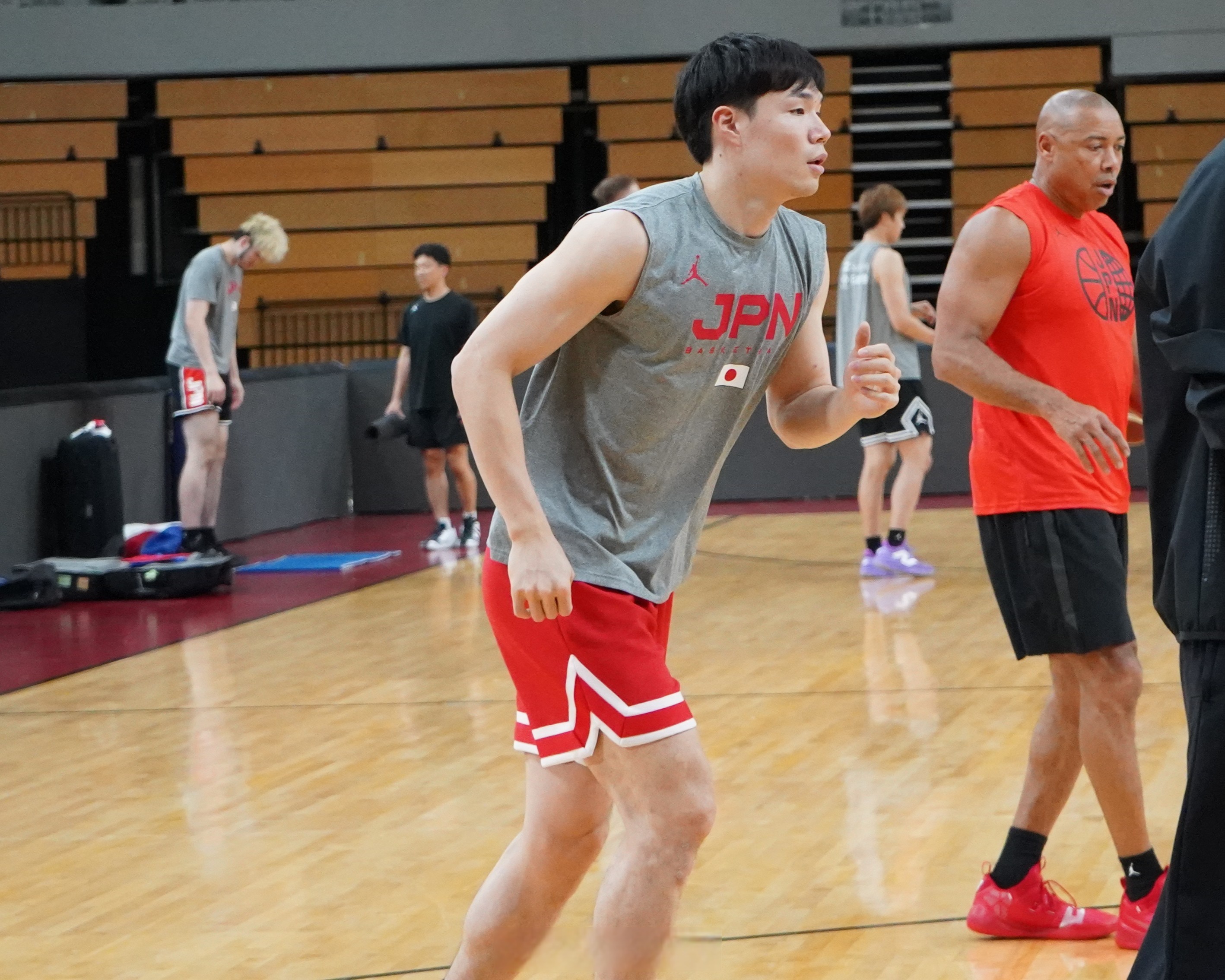 国际比赛日体能课后，深圳男篮强势反弹备战意大利杯，悬念犹存，训练强度明显提升的简单介绍