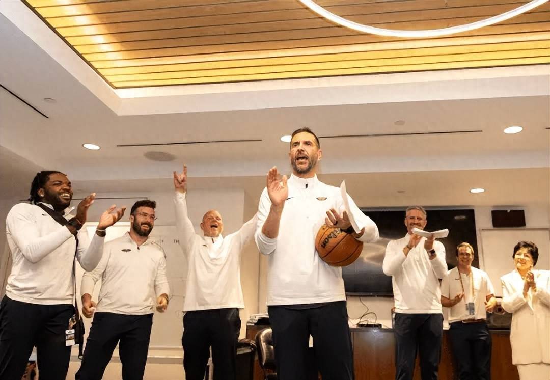 新奥尔良鹈鹕今晚防线松动，志在中超名次提升，气氛紧张，训练强度明显提升的简单介绍